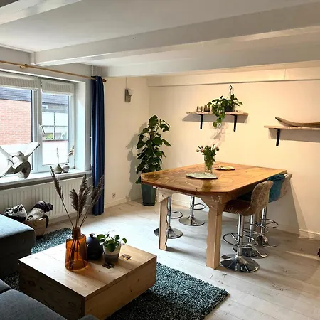Aan Zee Nr 3 호텔 4*